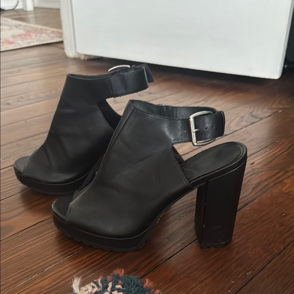 Divided Black Chunky Heel Sandals